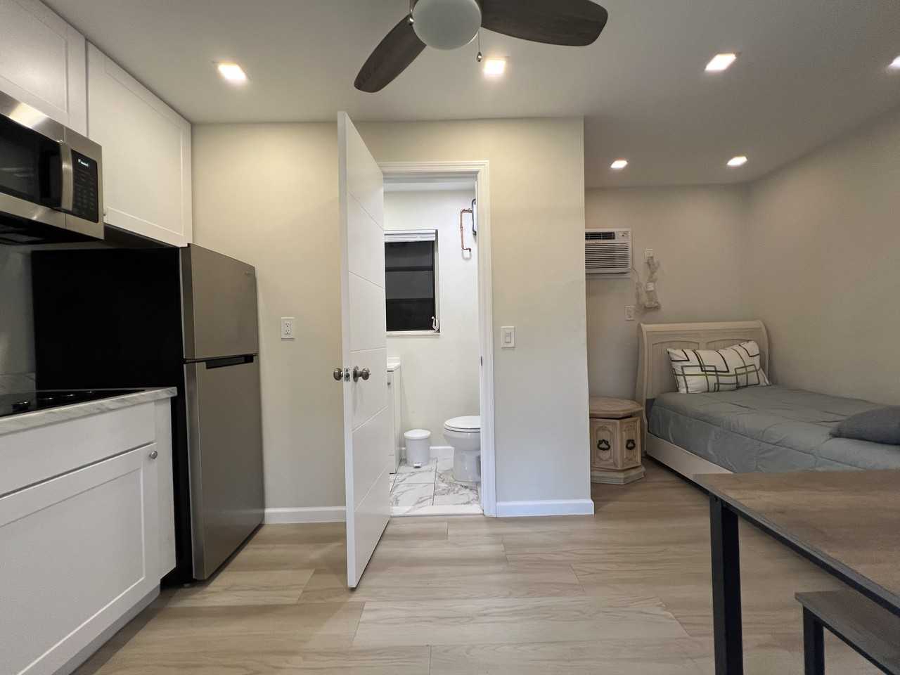 805 Northeast 7th Street #3 - Photo 5 of 12