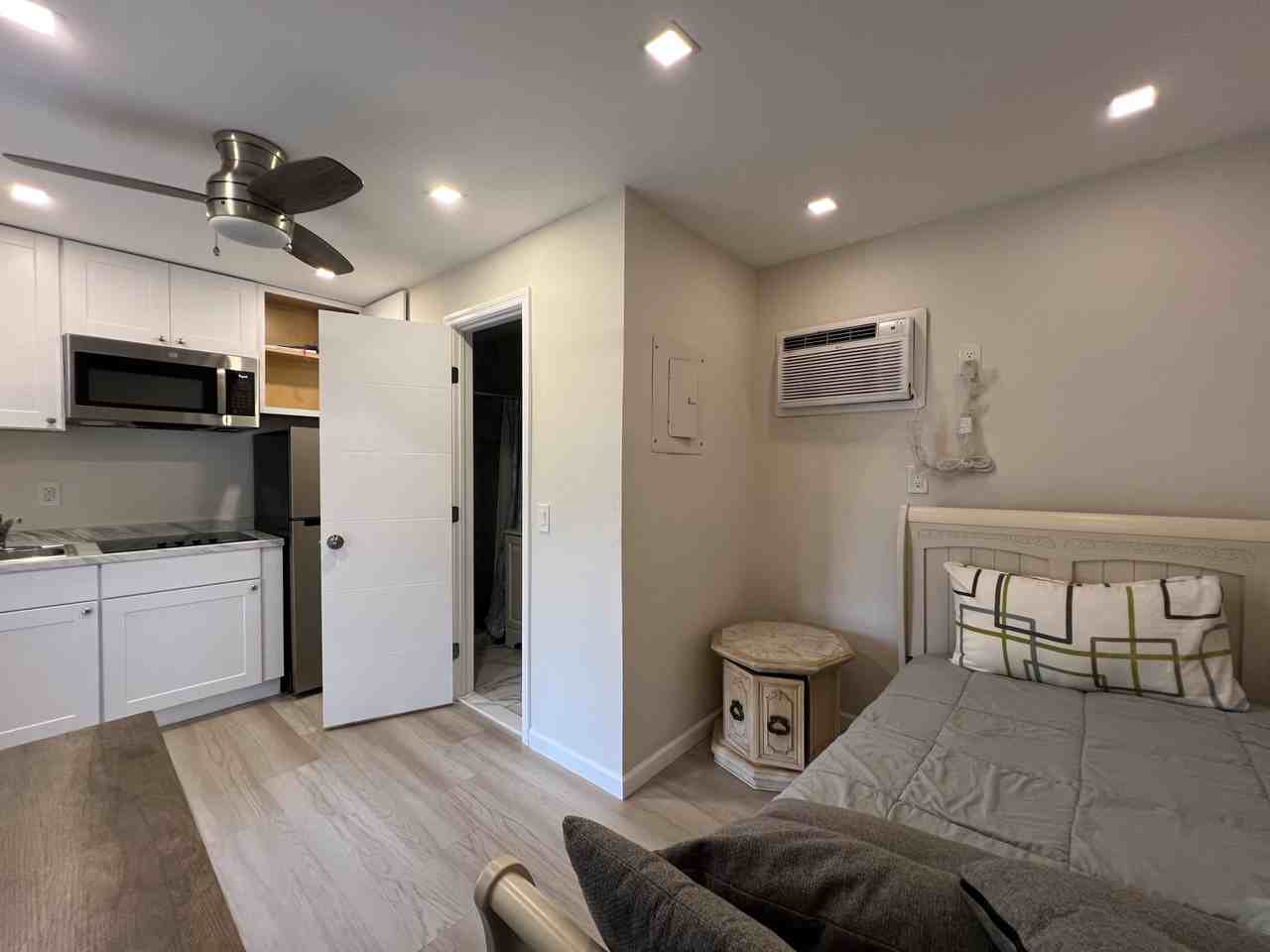 805 Northeast 7th Street #3 - Photo 7 of 12