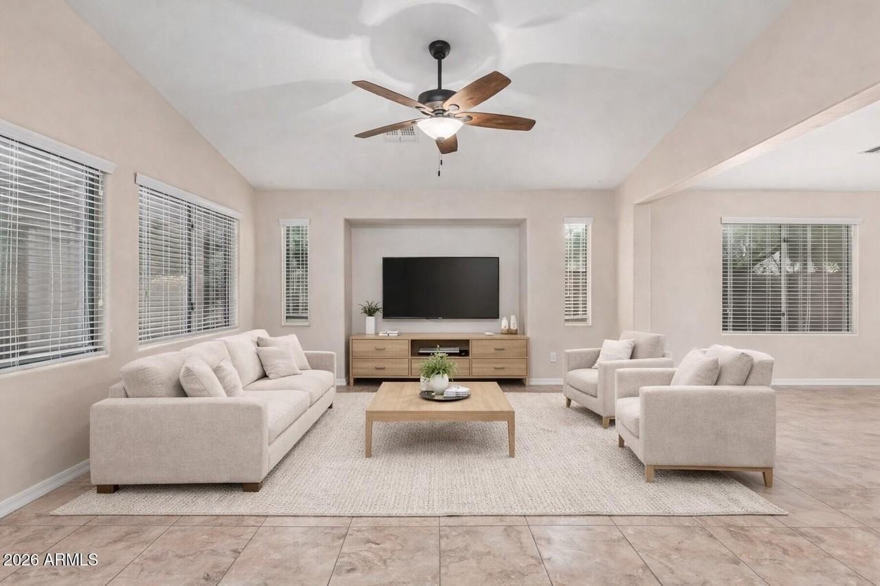 25667 W Primrose Ln - Photo 5 of 29