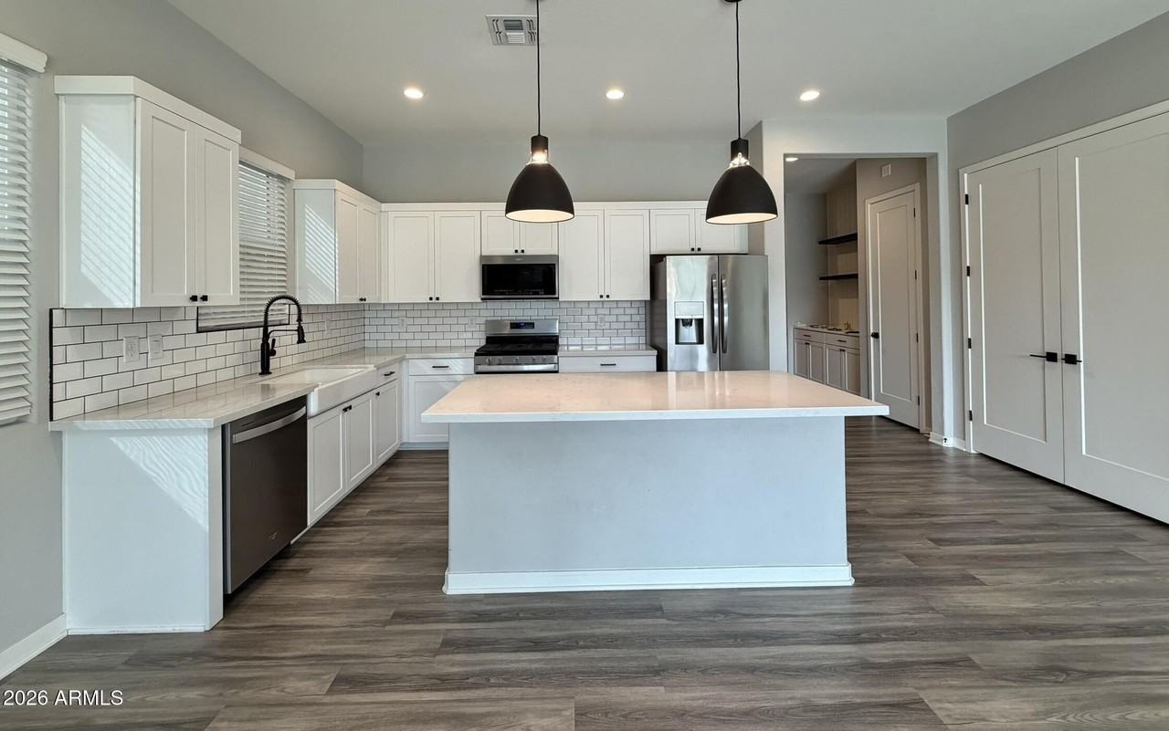 10151 E Thunderbolt Ave - Photo 3 of 36