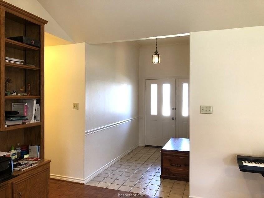 1006 Oakhaven Cir - Photo 4 of 29