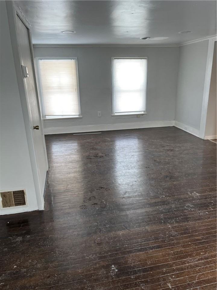 210 Sullivan St Apt 4 #4 - Photo 6 of 11