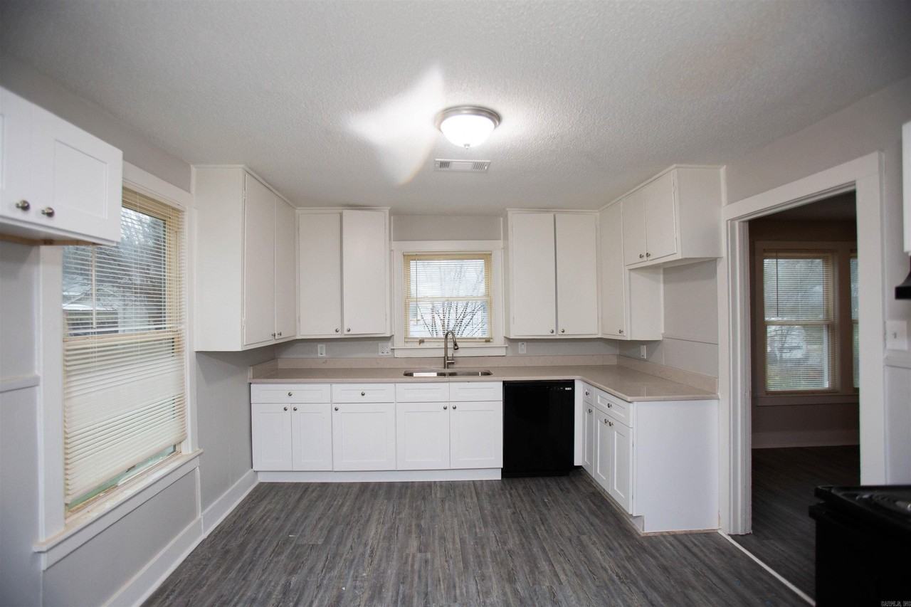 2015 Franklin St - Photo 4 of 15