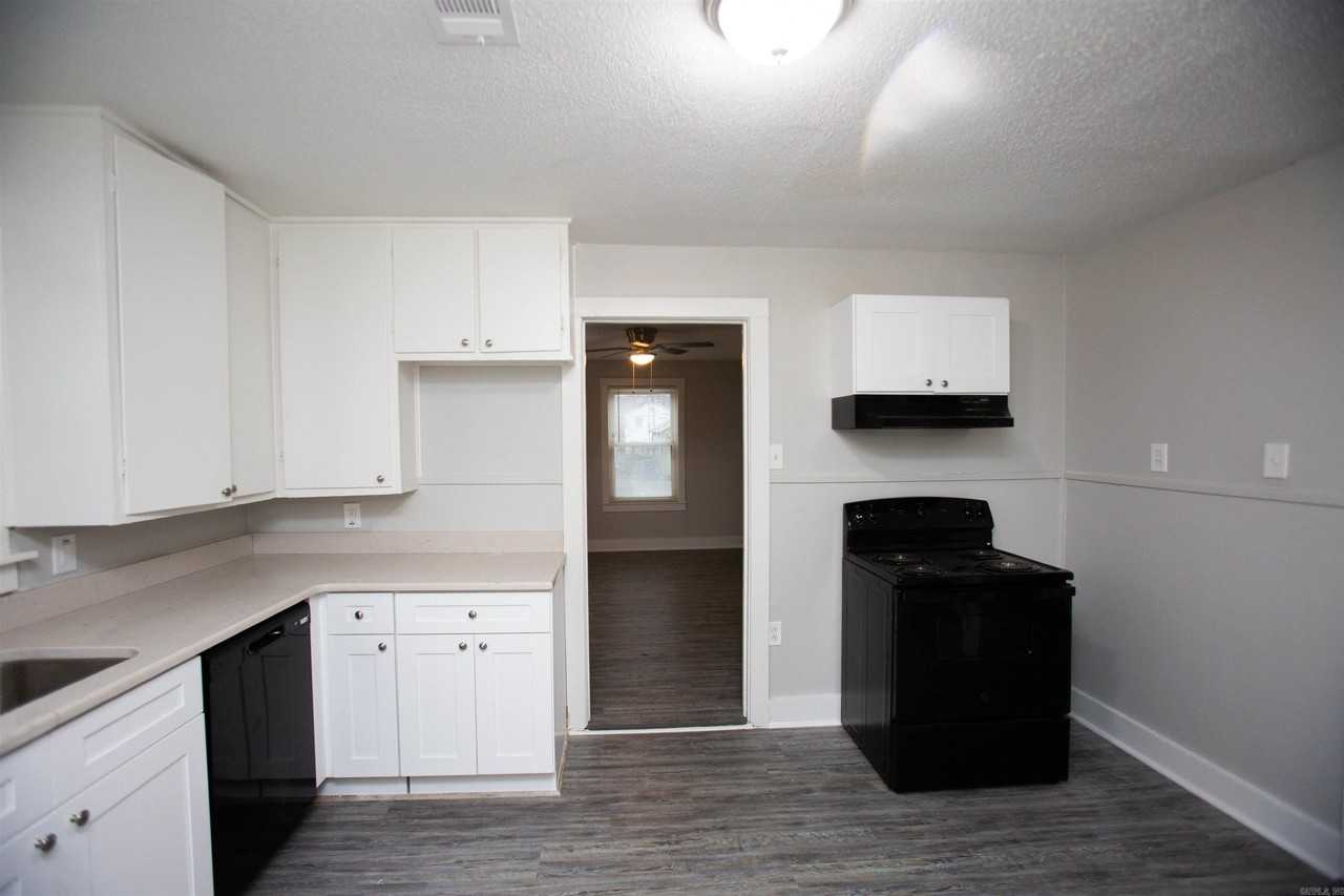 2015 Franklin St - Photo 6 of 15