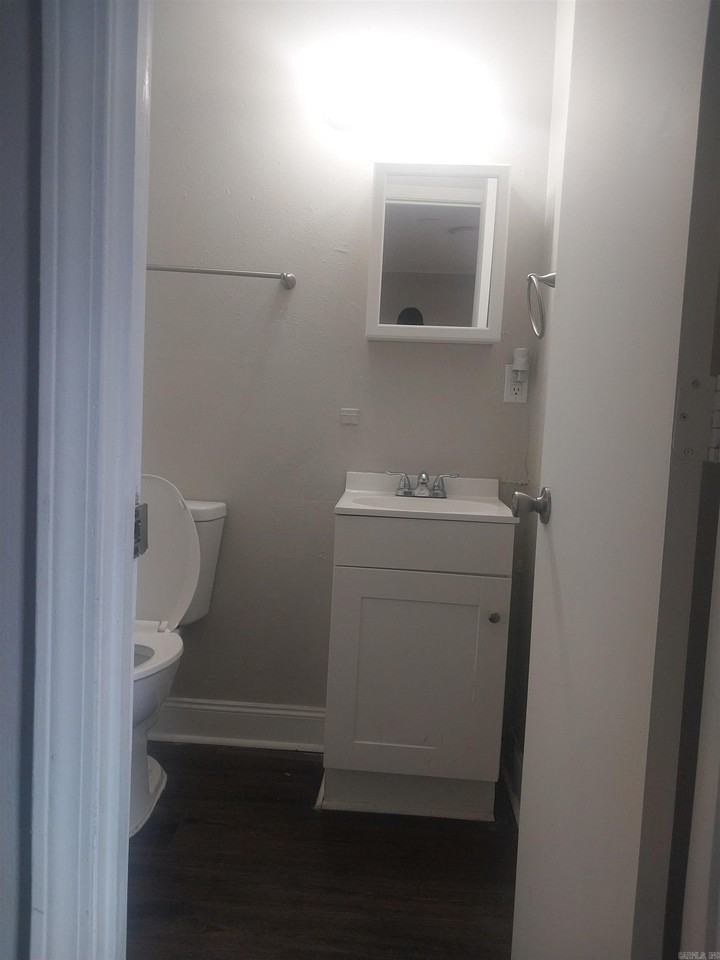 1115 S Elm St - Photo 5 of 6