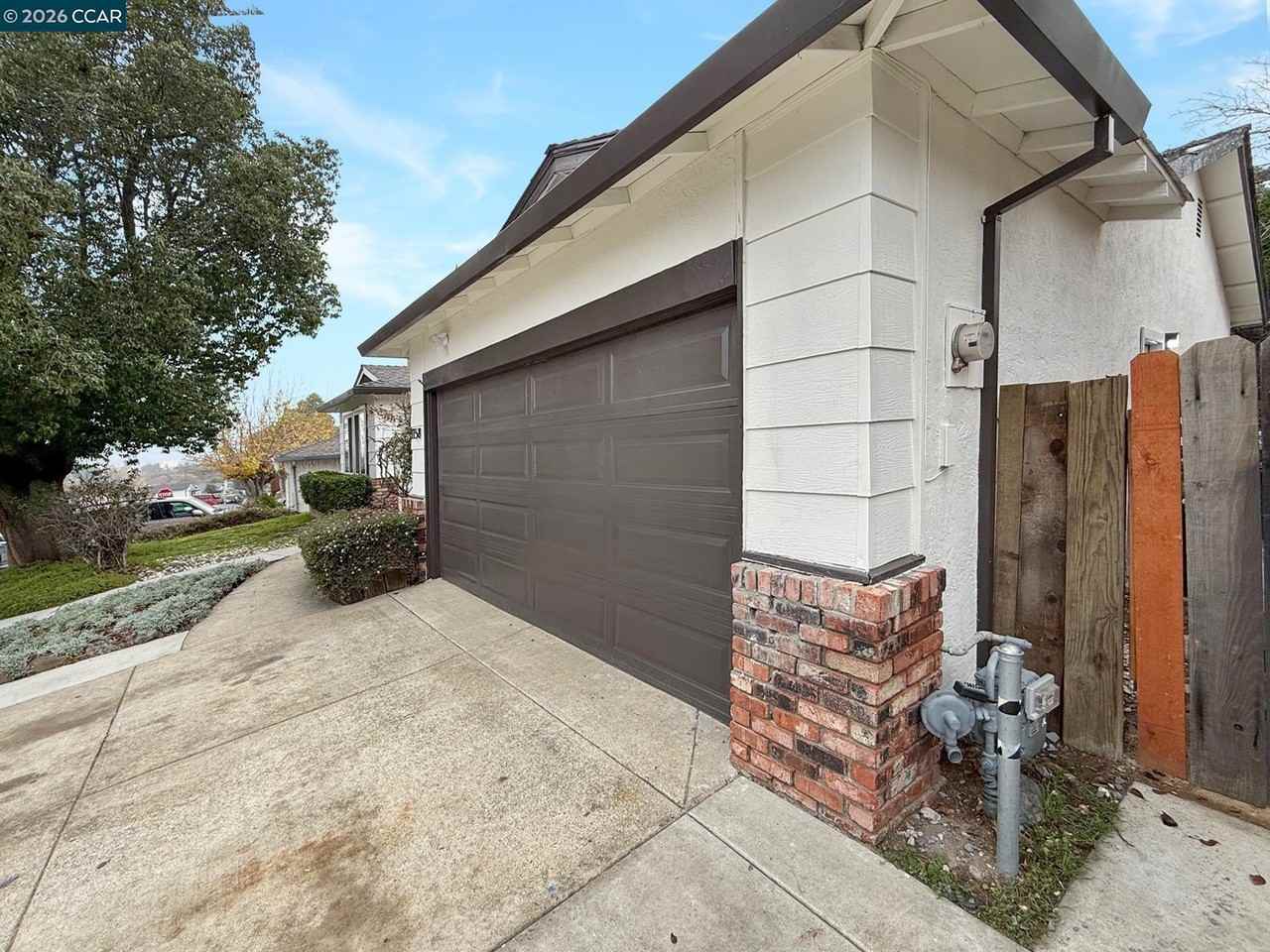 1158 Jensen Cir - Photo 2 of 13