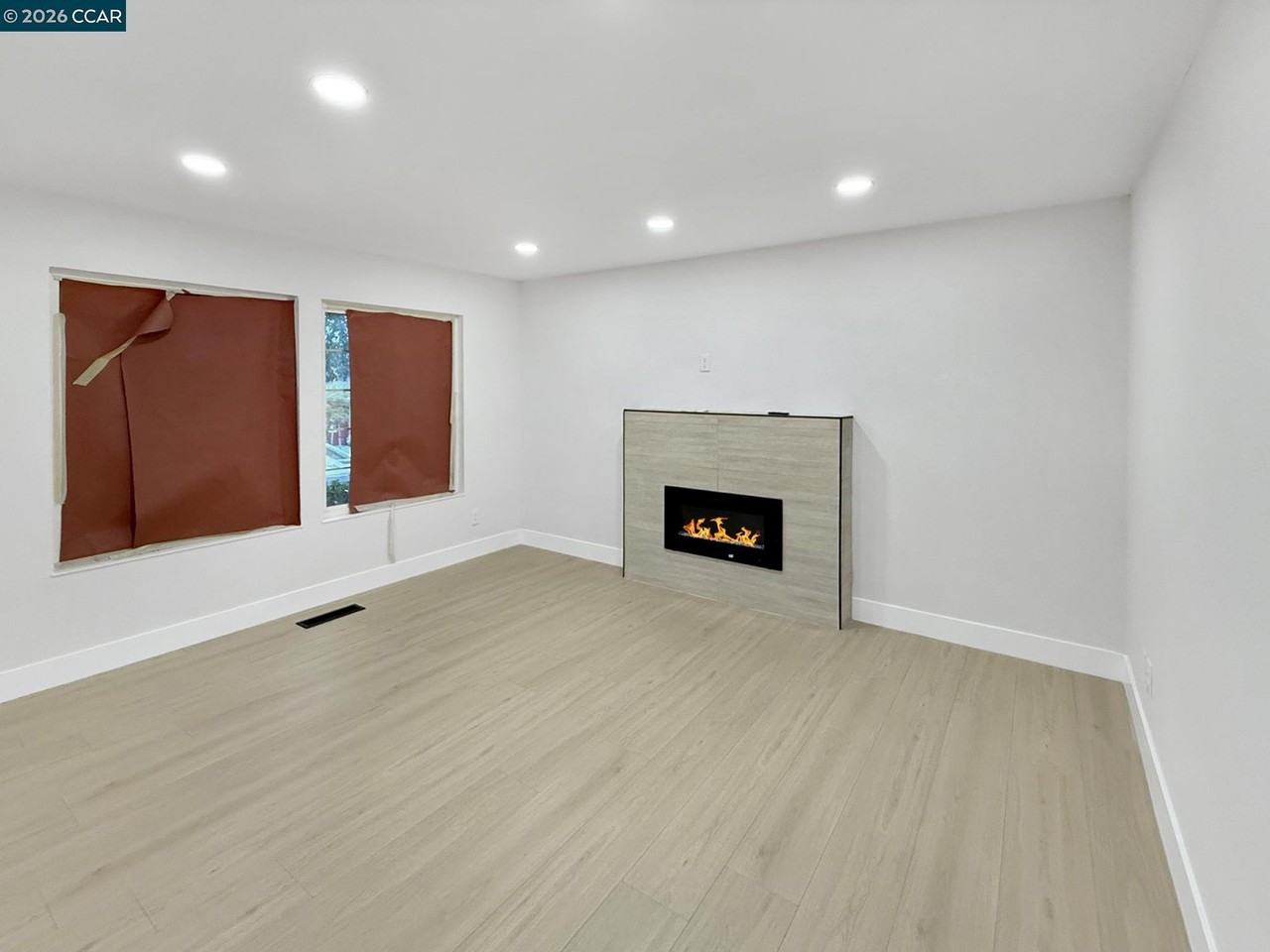 1158 Jensen Cir - Photo 4 of 13