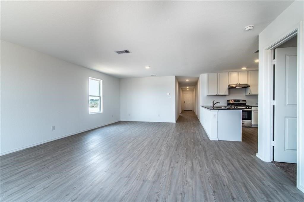 2302 Medusa Dr - Photo 4 of 29