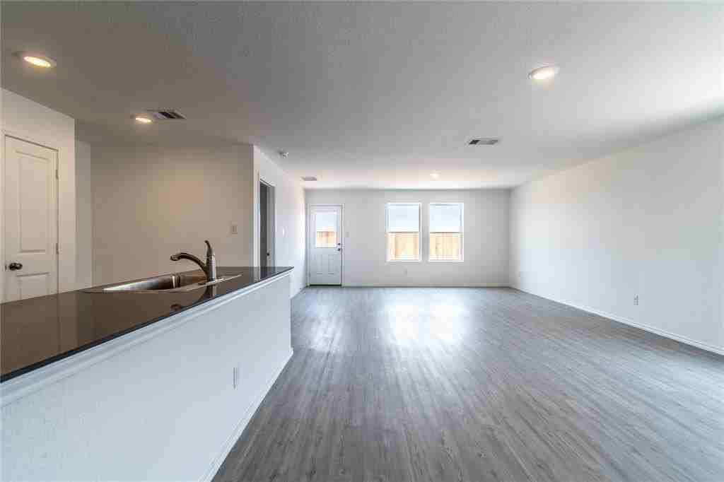 2302 Medusa Dr - Photo 5 of 29