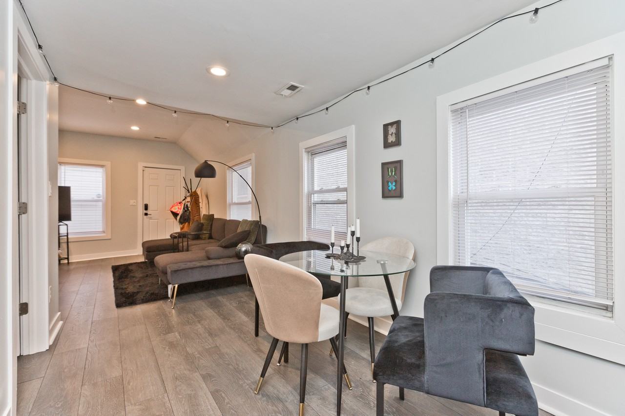 1702 S Morgan St #2R - Photo 4 of 14