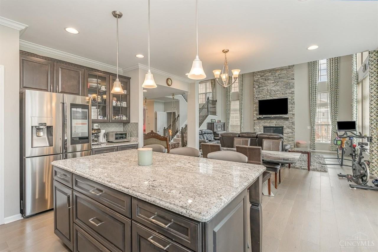 3825 Acadia Ln - Photo 6 of 44