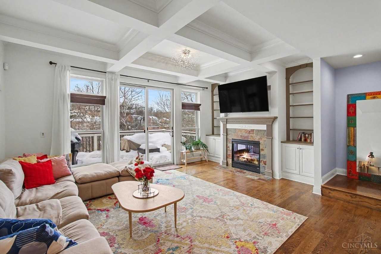 633 Athens Ave - Photo 5 of 25