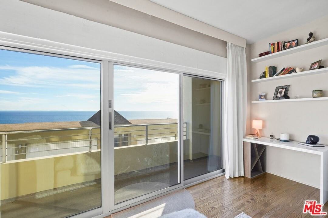 18065 Coastline Dr Apt 2 #2 - Photo 4 of 21