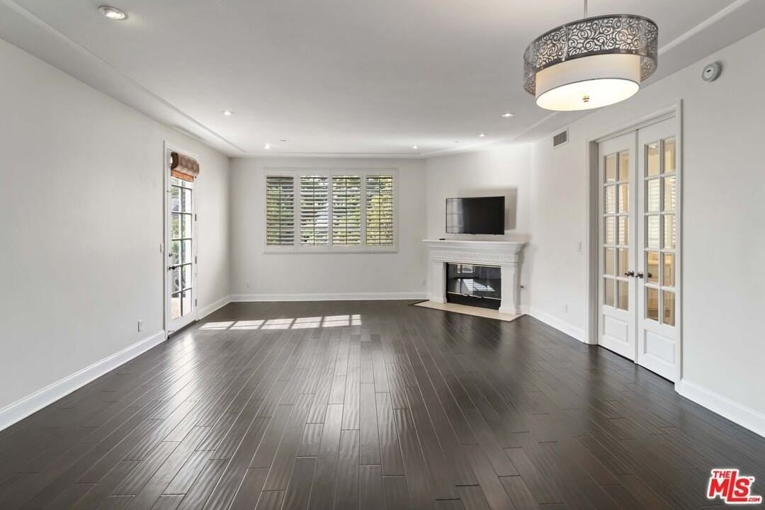 1875 S Beverly Glen Blvd Apt 406 #406 - Photo 3 of 33