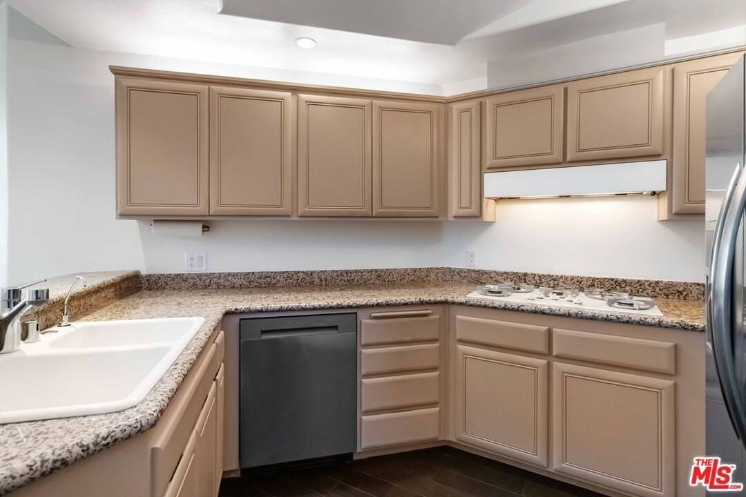 1875 S Beverly Glen Blvd Apt 406 #406 - Photo 7 of 33