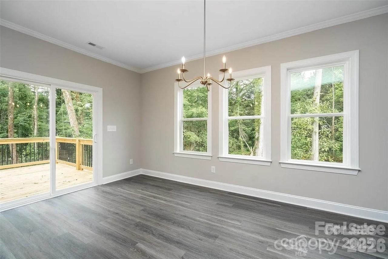 1721 Balfour Ln - Photo 4 of 14