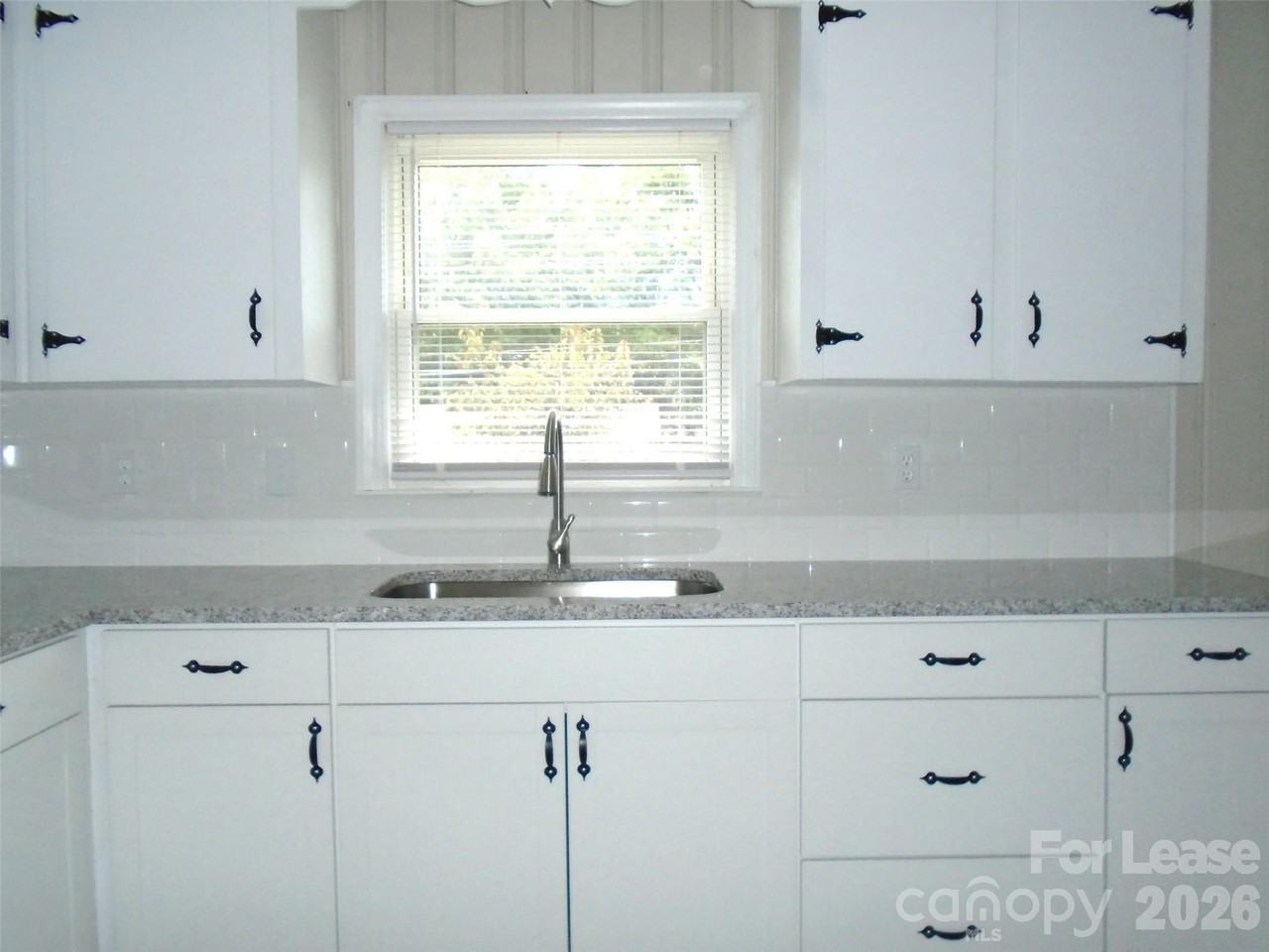 1500 Woodhill Ln - Photo 3 of 10