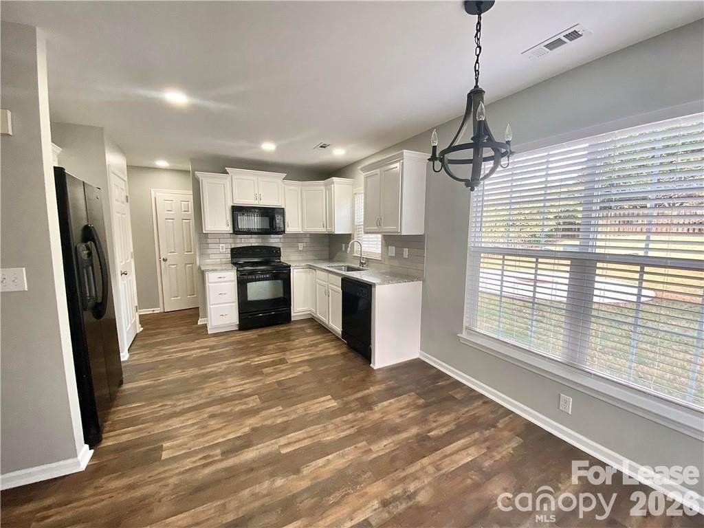 7038 Whittingham Dr - Photo 6 of 25