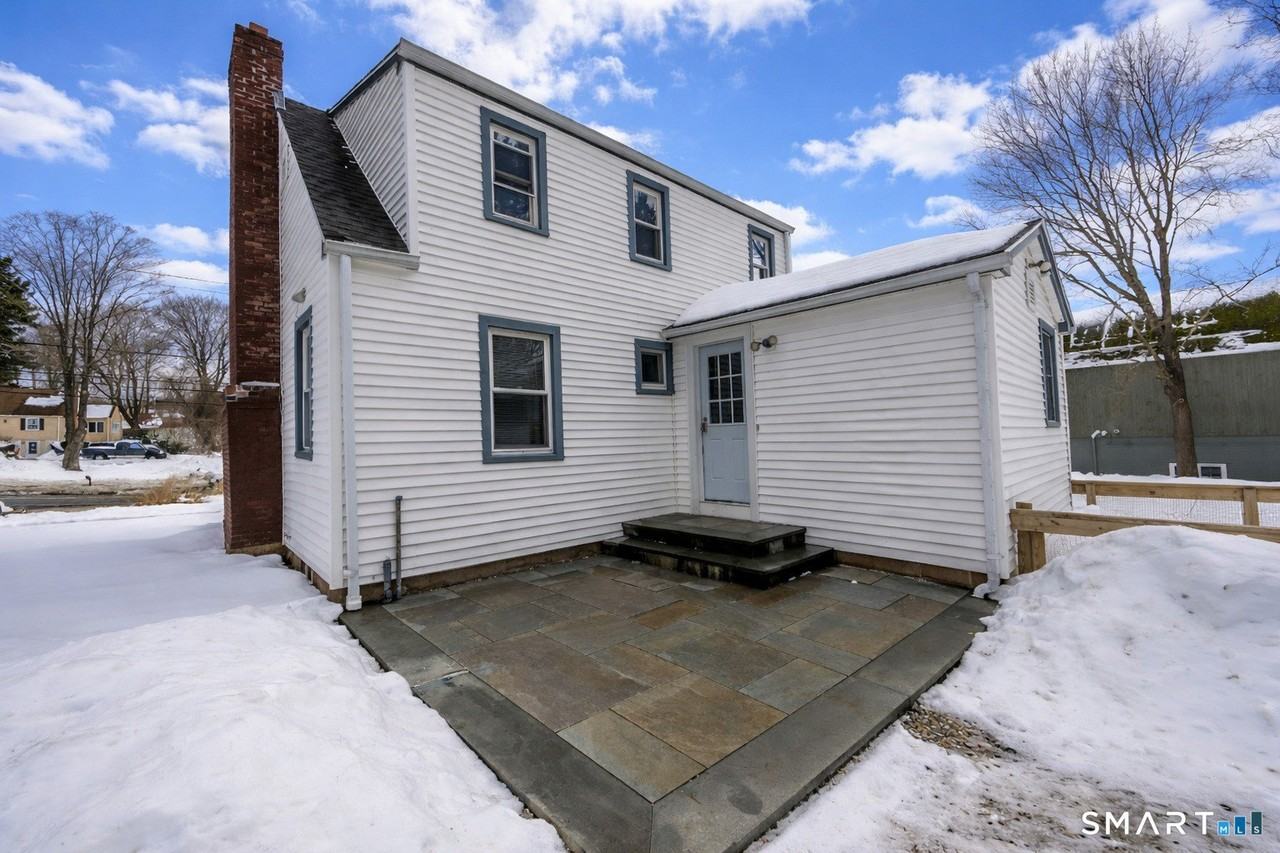 426 Main St - Photo 3 of 16