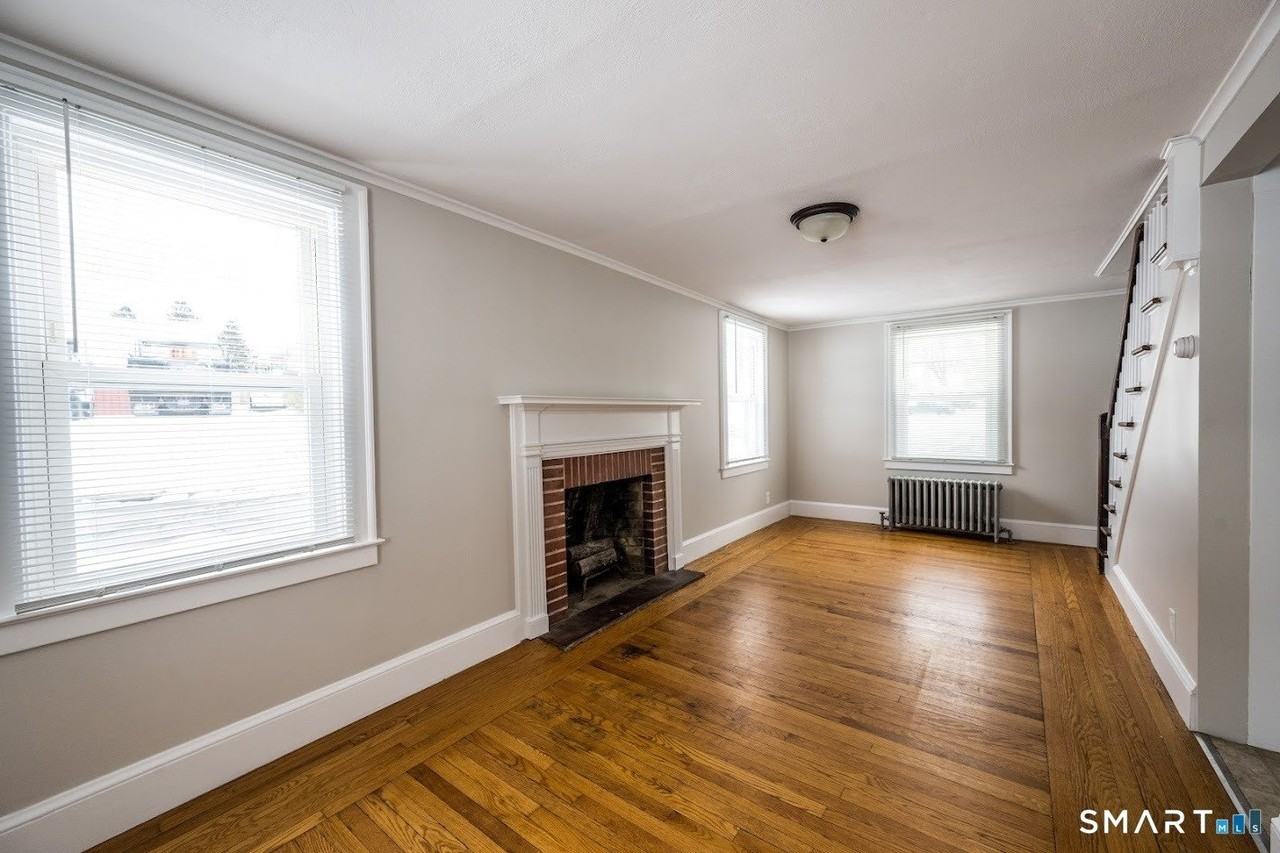 426 Main St - Photo 4 of 16