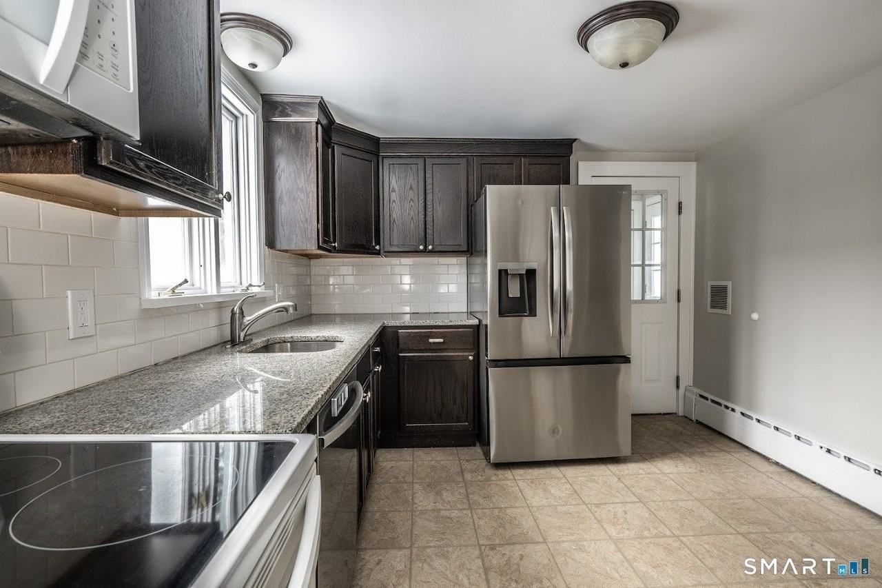 426 Main St - Photo 7 of 16