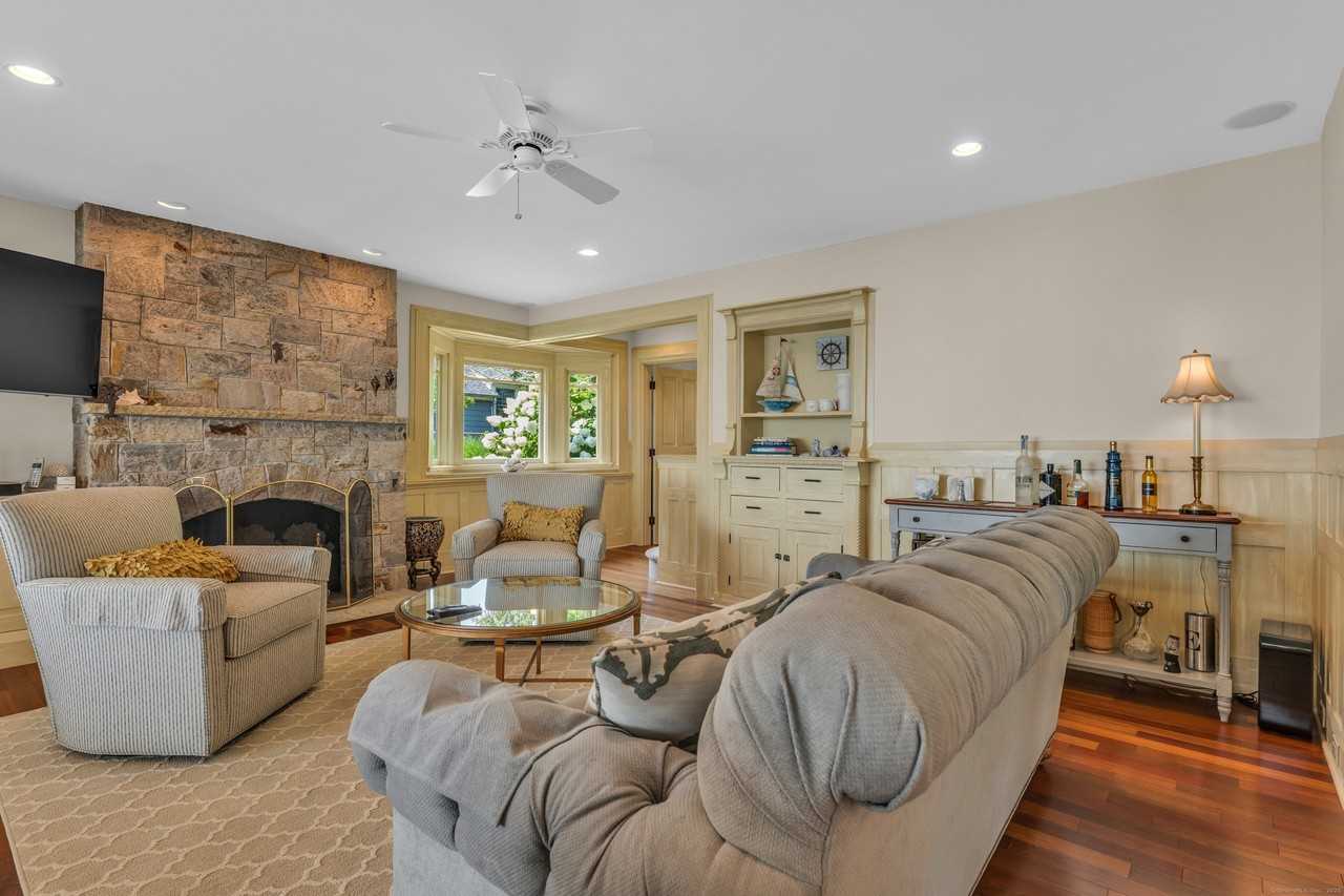 55 Shore Rd - Photo 7 of 33