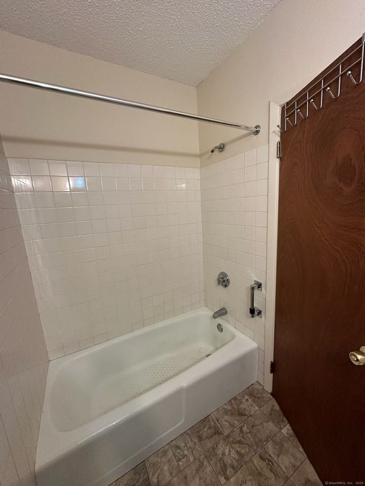 1660 E Main St Apt 1b #1B - Photo 6 of 26