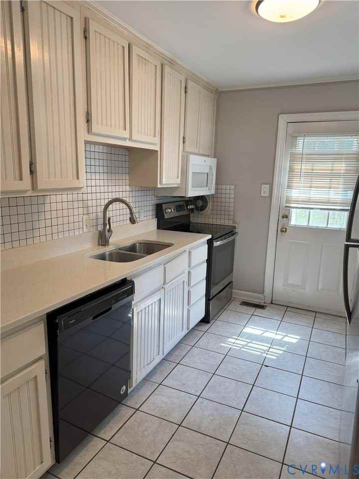 1807 Westhill Rd - Photo 2 of 11