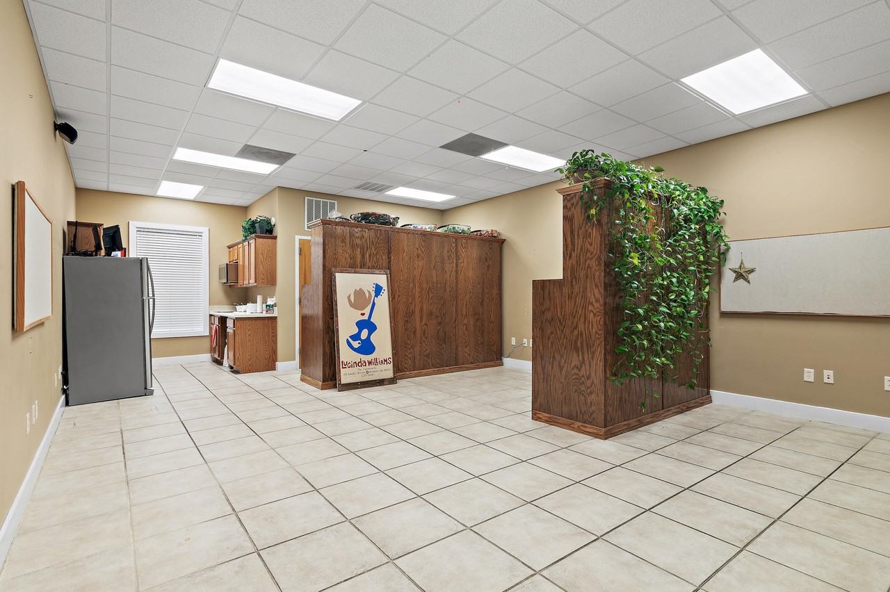 986 Airport Rd - Photo 7 of 13