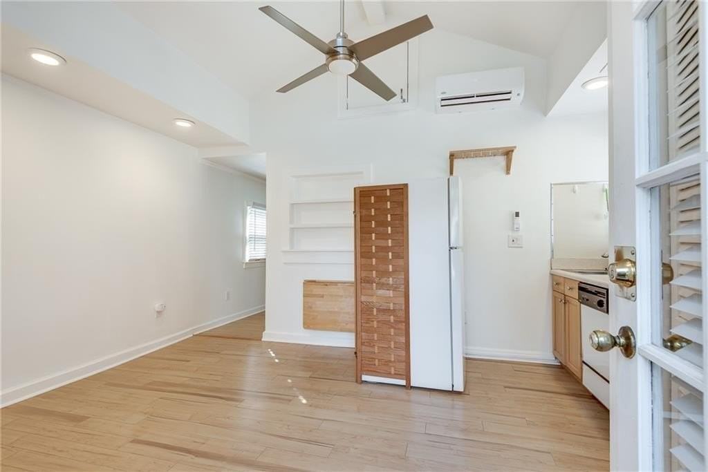 1143 Saint Charles Pl Ne - Photo 6 of 24