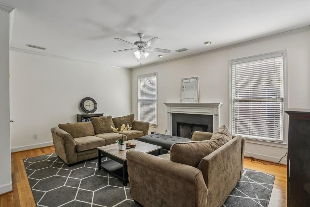 689 Bonaventure Ave Ne - Photo 5 of 32