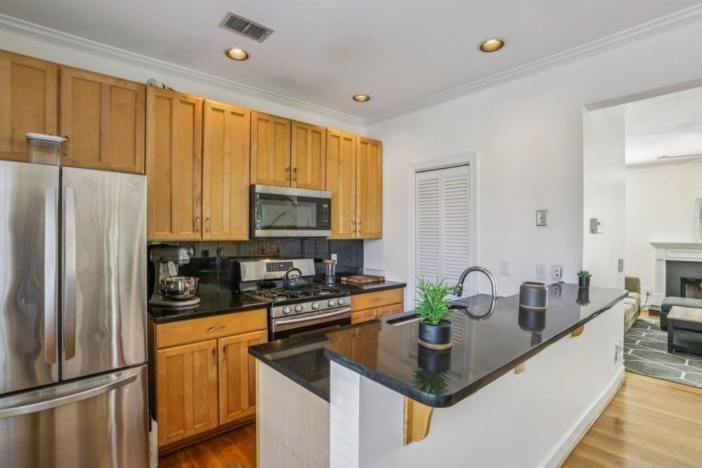 689 Bonaventure Ave Ne - Photo 6 of 32