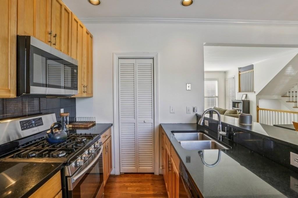 689 Bonaventure Ave Ne - Photo 7 of 32