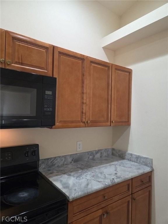 233 Se 23rd Pl - Photo 2 of 14