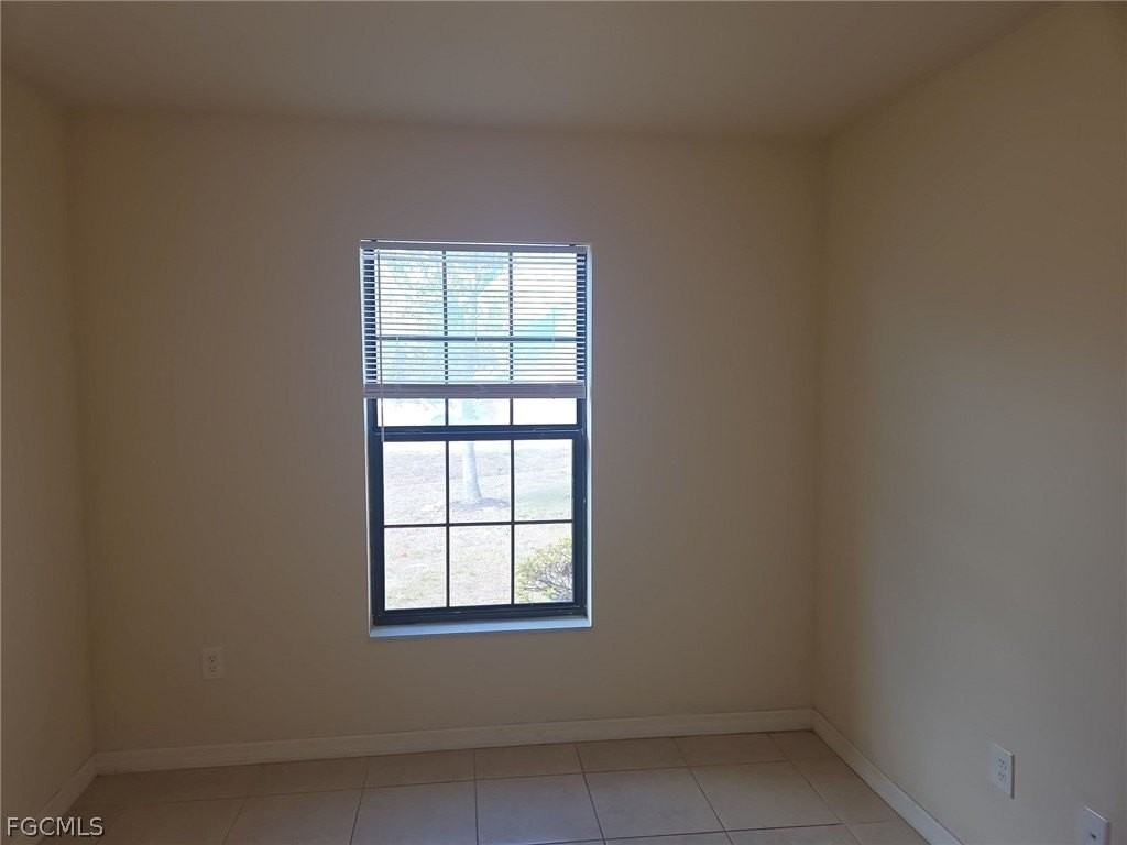 233 Se 23rd Pl - Photo 6 of 14