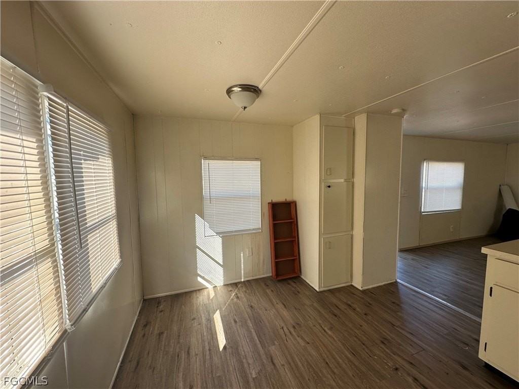 8085 Tolles Dr - Photo 3 of 7