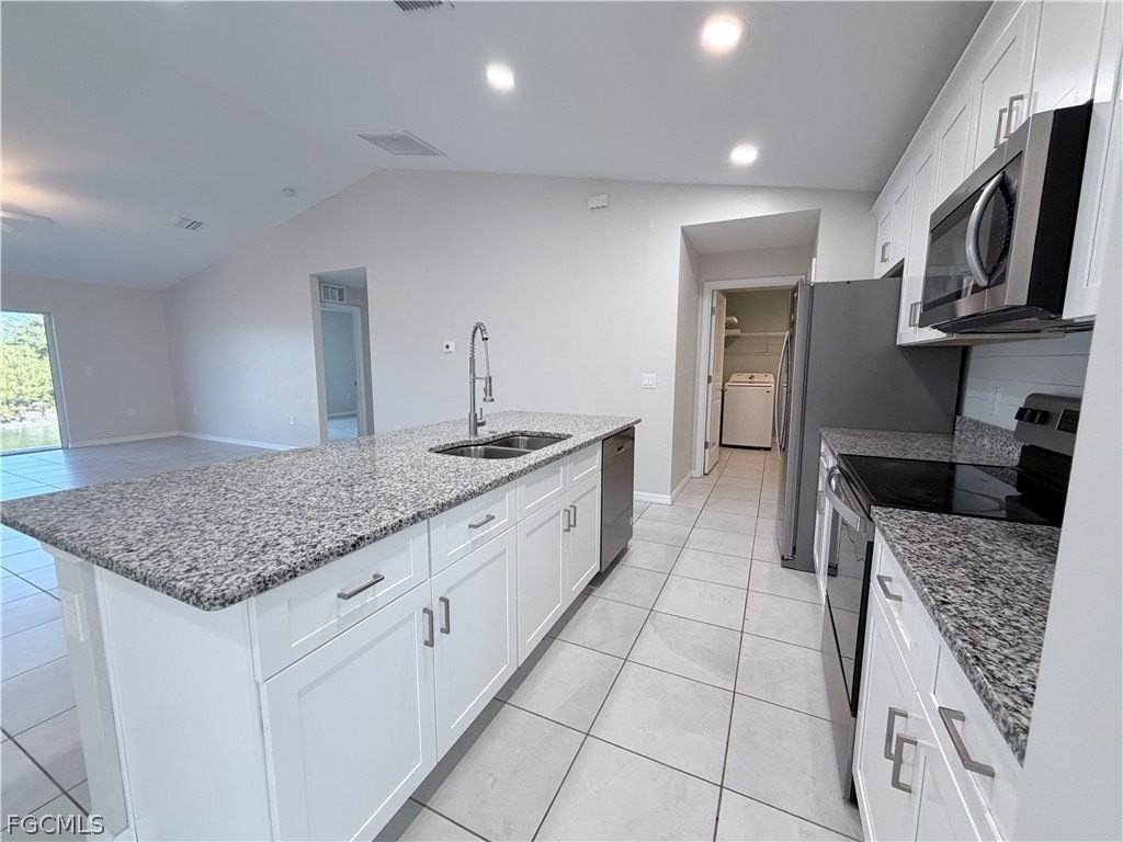 331 Ne 25th St - Photo 3 of 21