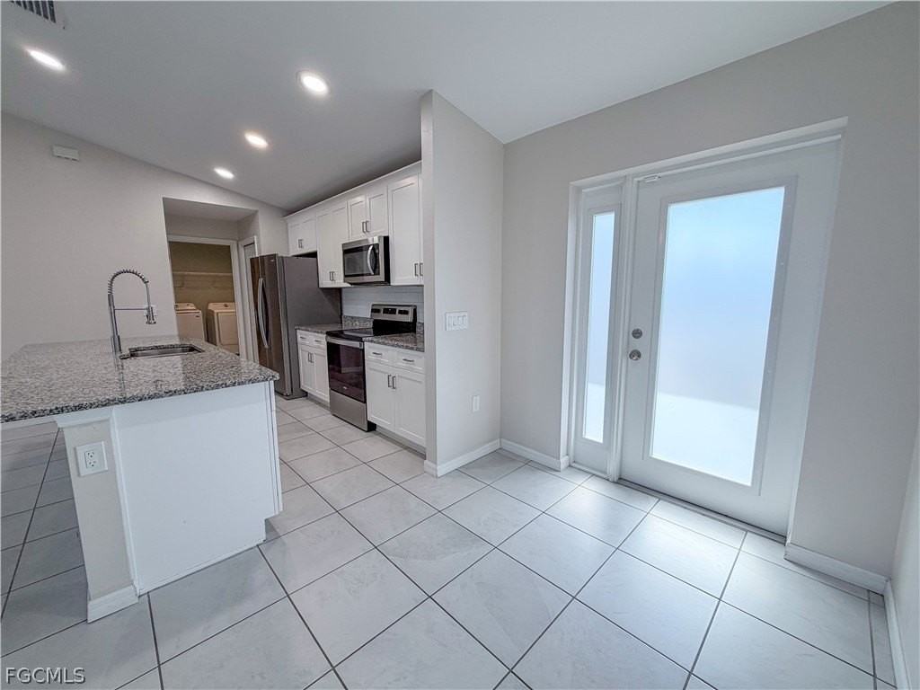 331 Ne 25th St - Photo 4 of 21