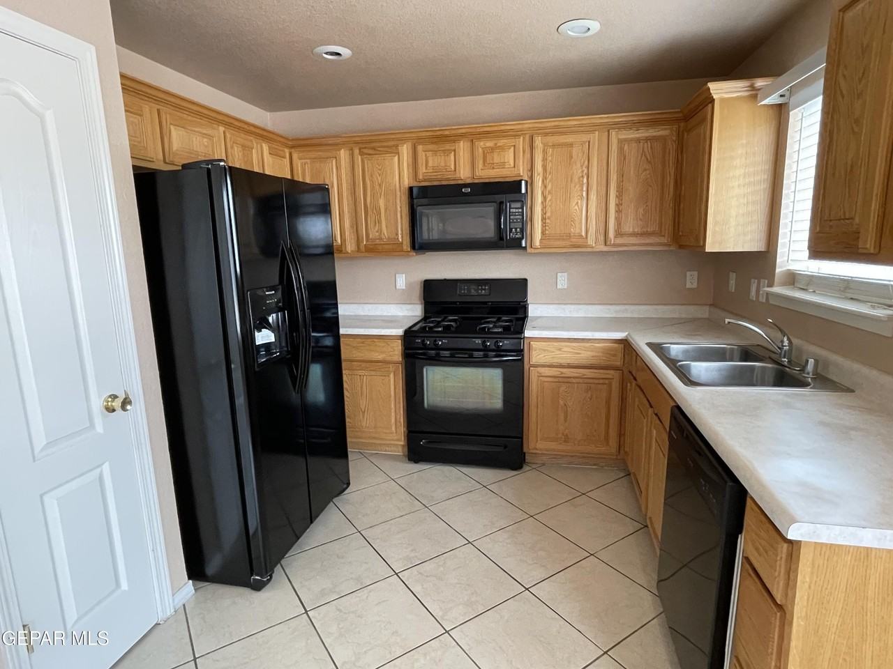 452 Emerald Pass Ave - Photo 7 of 19