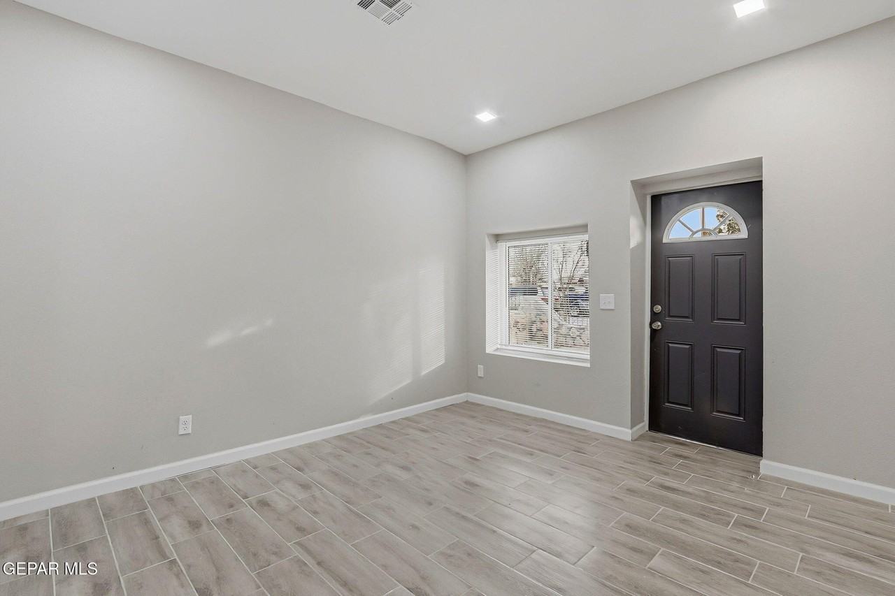 9207 Santa Rosalia Ct #B - Photo 3 of 32