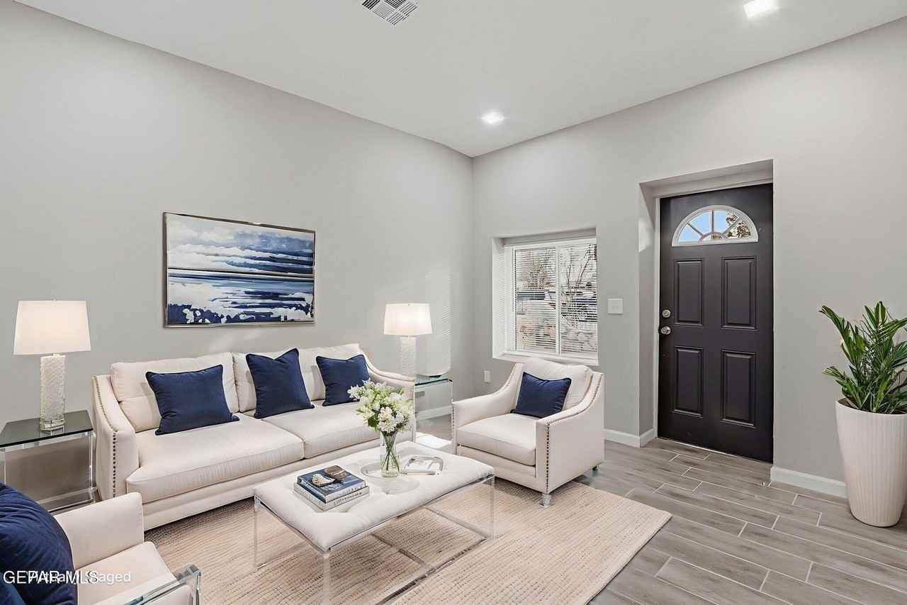 9207 Santa Rosalia Ct #B - Photo 4 of 32