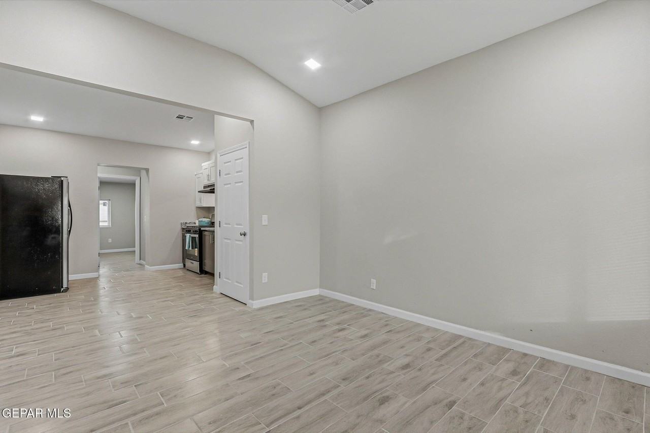 9207 Santa Rosalia Ct #B - Photo 6 of 32