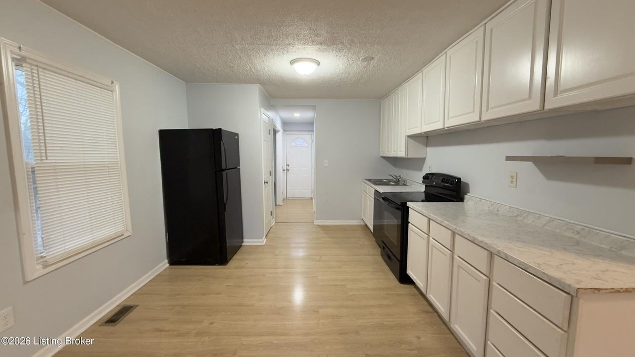 4203 Searcy Dr - Photo 4 of 10