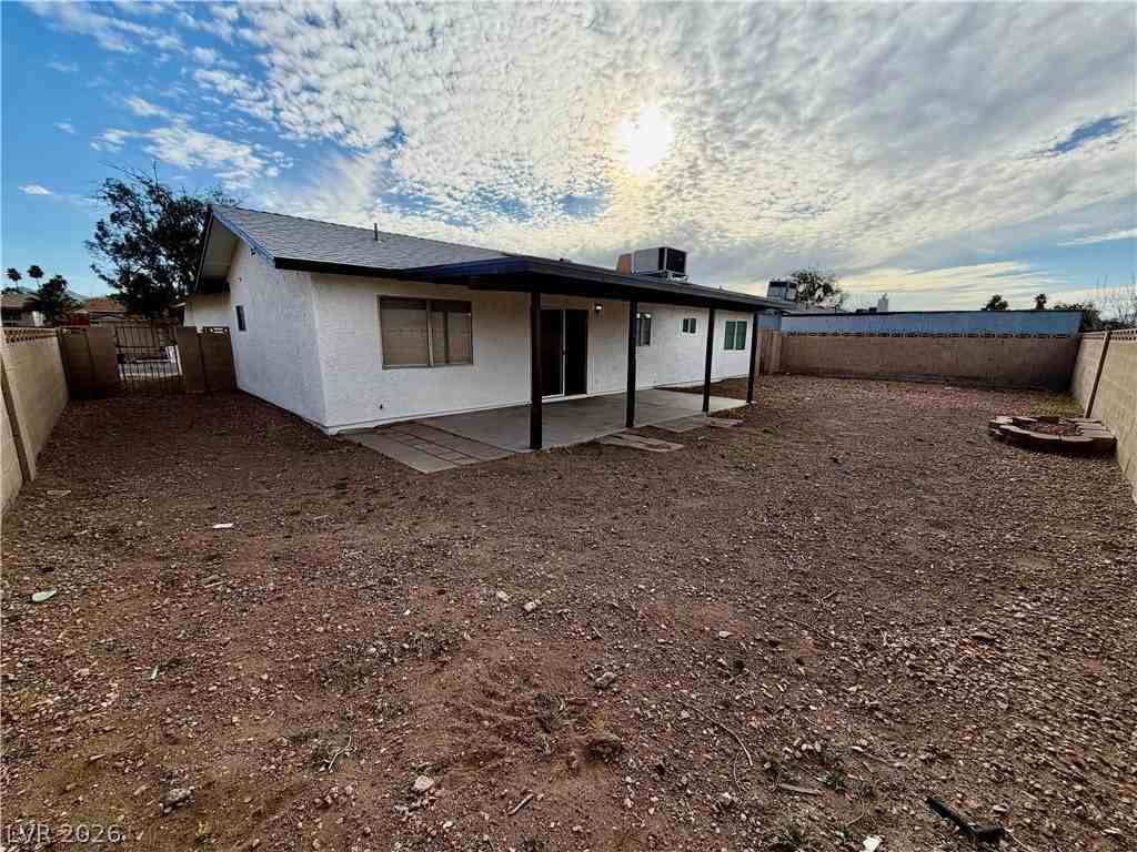 525 Close Ave - Photo 4 of 21