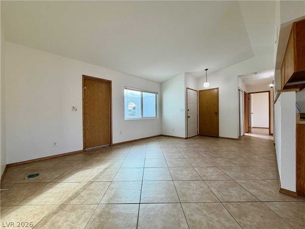 525 Close Ave - Photo 7 of 21