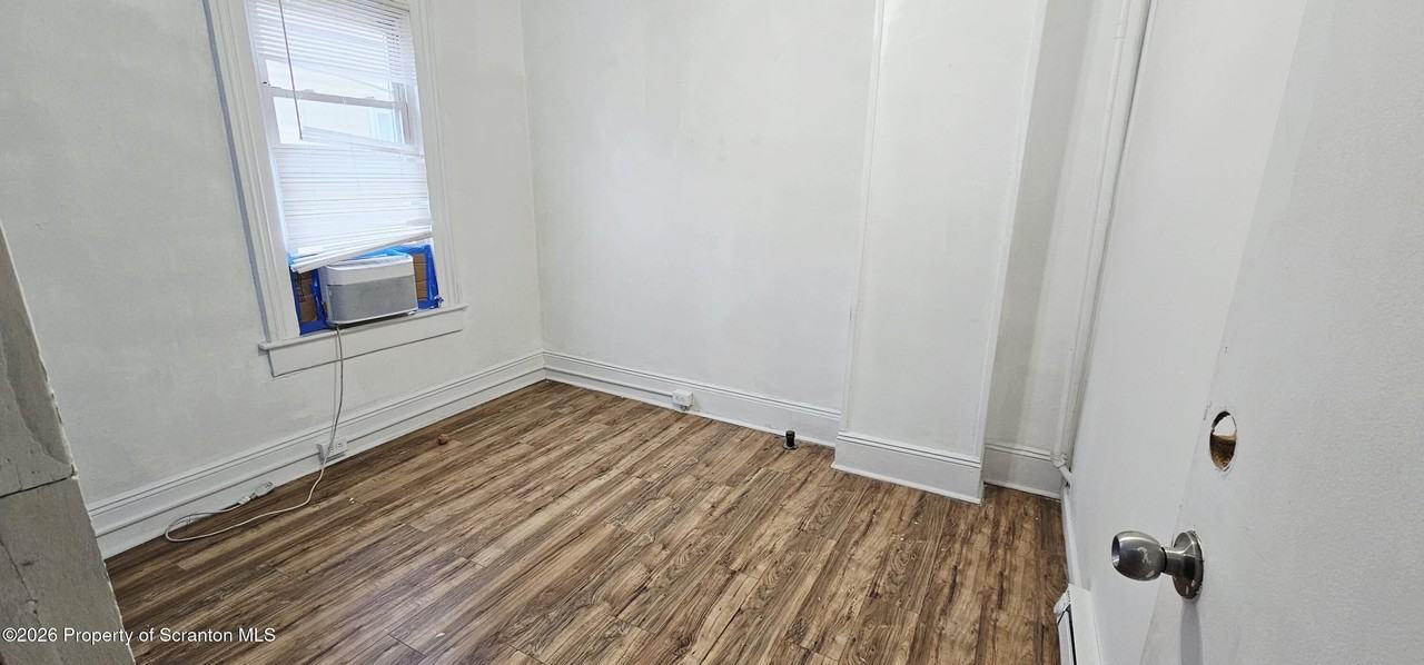 1319 Washburn St 1st Fl #1stFL - Photo 7 of 10