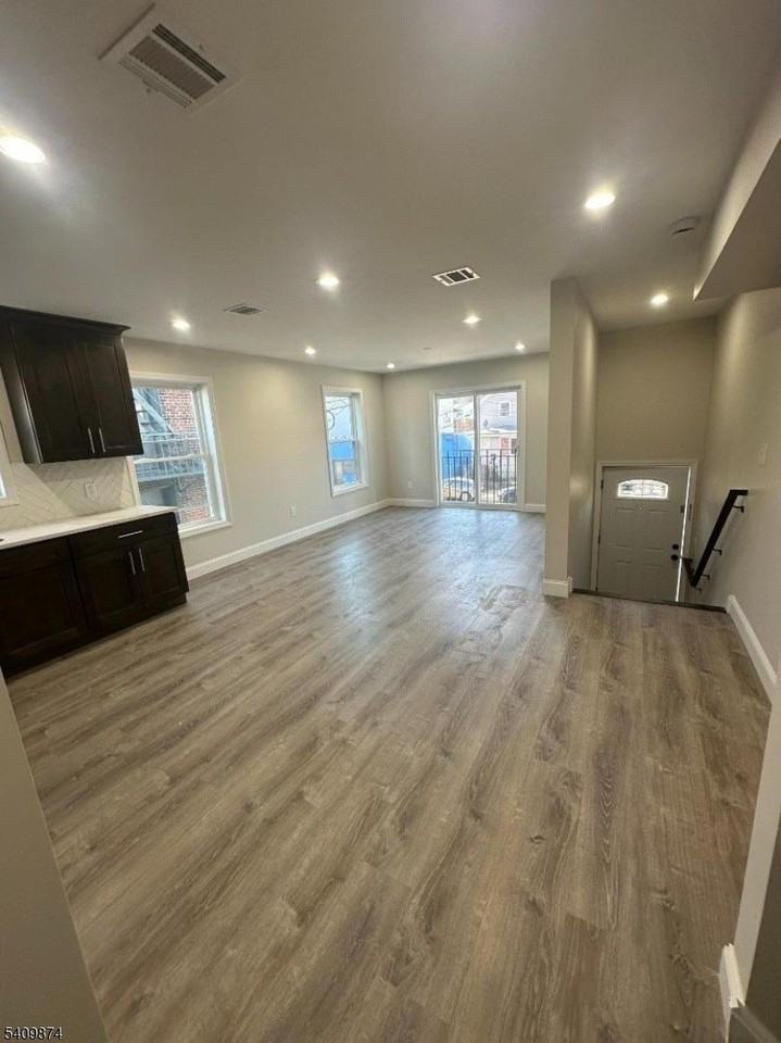 393-395 E 27th St - Photo 4 of 9