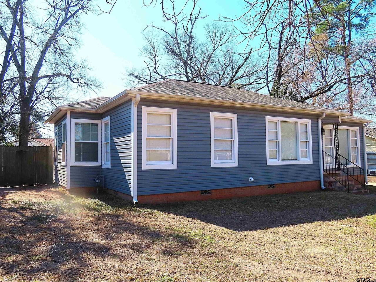 920 W 6th St - Photo 2 of 29