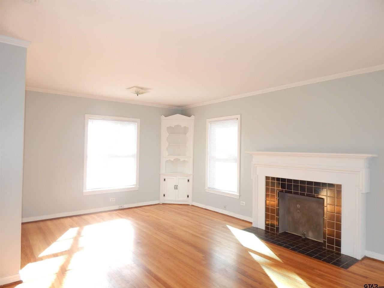 920 W 6th St - Photo 4 of 29