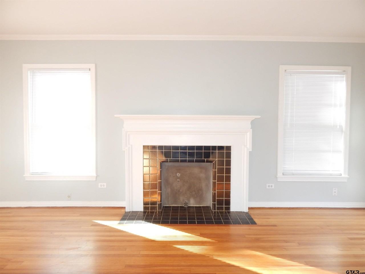 920 W 6th St - Photo 5 of 29